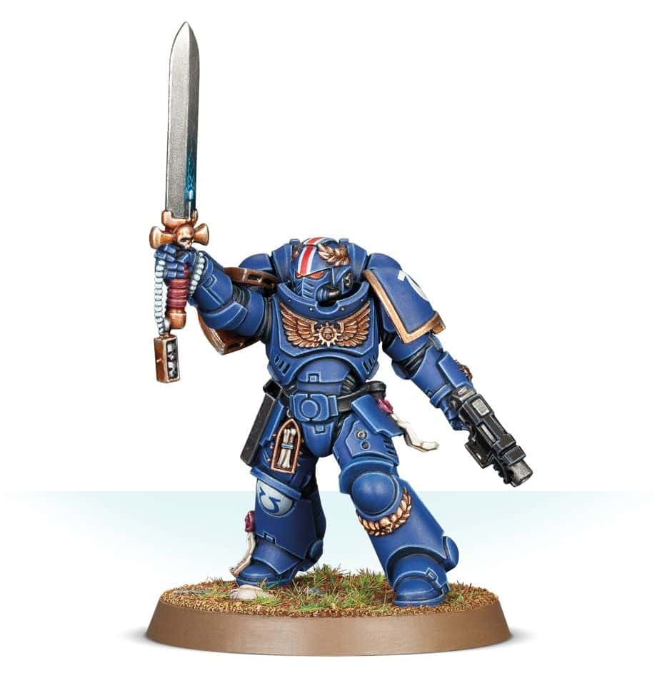 S/M PRIMARIS LIEUTENANT WITH POWER SWORD - assembled and painted example