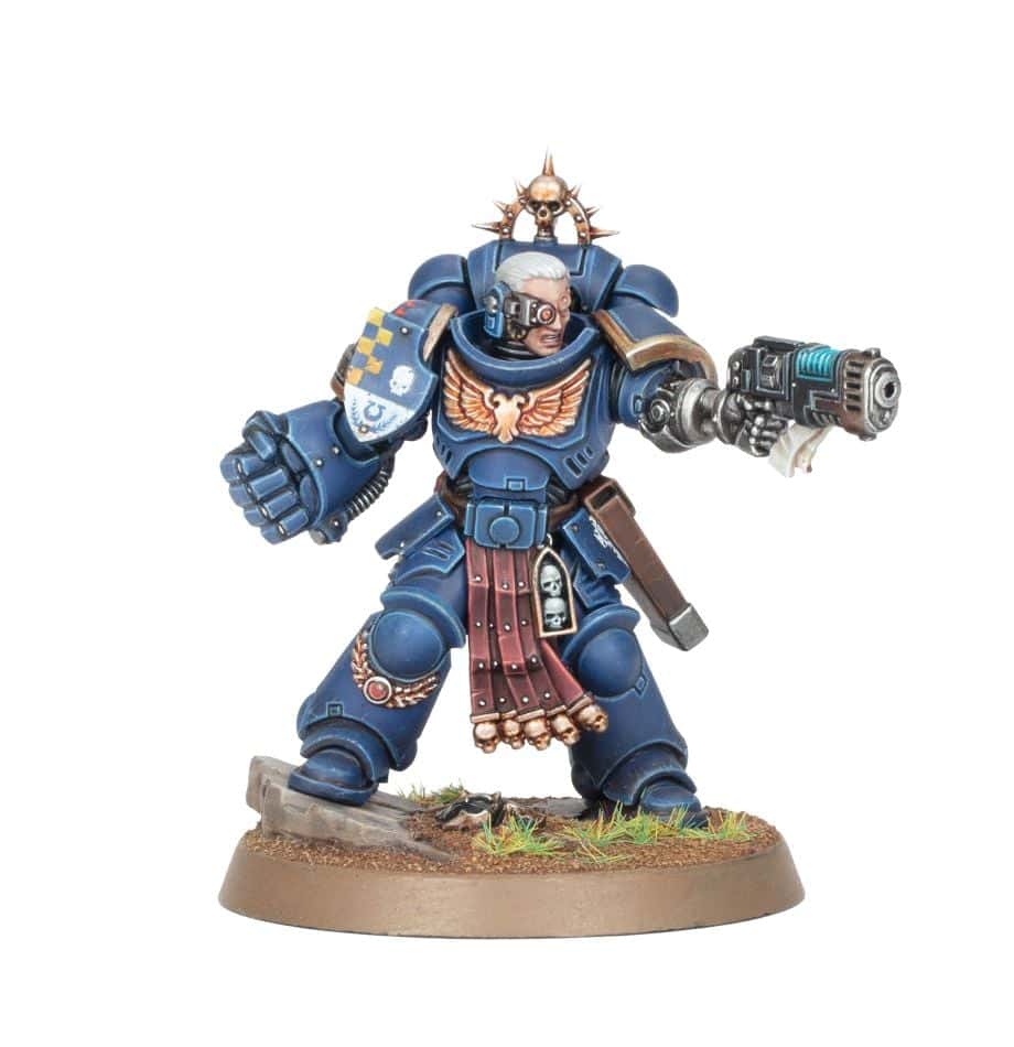 SPACE MARINES: LIEUTENANT - assembled and painted example